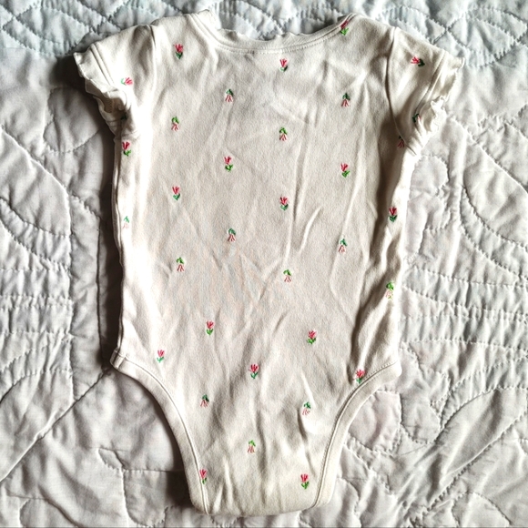 10/$20 ❄️ Old Navy Onesie - Picture 2 of 8